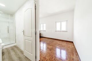 -611490572_apartamento-t4-covilha-covilha-e-canhoso_14_1_1490572_18207032_2_1_piNvT3GLGmP_2f_2bEBex0Lau5v_2bUBIAK9I4RUJQFJWjYC7EB8h4ZPpqcw_.jpg