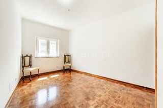 -611490572_apartamento-t4-covilha-covilha-e-canhoso_14_1_1490572_18207034_2_1_9rug_2fcW0MWYuDfc6l3gbySs7eUyLy0CkHfVGaH4TAHDEB8h4ZPpqcw_.jpg