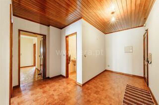 -611471802_apartamento-t3-seia-seia_14_1_1471802_18081789_2_1_l8EfbWmNFsocf5_2b_2bu8UVX8X0eqweMtpcvhx4b0mYt6fEB8h4ZPpqcw_.jpg