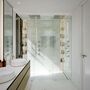 -69023772_QG_Still_05.jpg