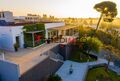 Moradia de luxo V5 Fernão Ferro Seixal para comprar - piso radiante, terraço, piscina, ar condicionado, jardim, alarme, garagem, lareira, painéis solares