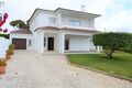 Moradia Isolada V4 Areia Cascais - aquecimento central, jardim, lareira, cozinha equipada, rega automática, varanda, garagem, piscina, terraços, vidros duplos