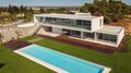Casa nova V4 à venda Odiáxere Lagos - jardim, piscina, varanda