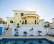 House 4 bedrooms Ferragudo Lagoa (Algarve) - balconies, river view, swimming pool, garage, balcony