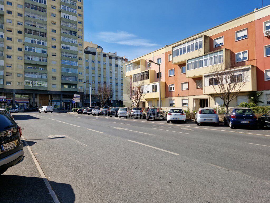 Apartamento T2 remodelado na Pontinha, Odivelas