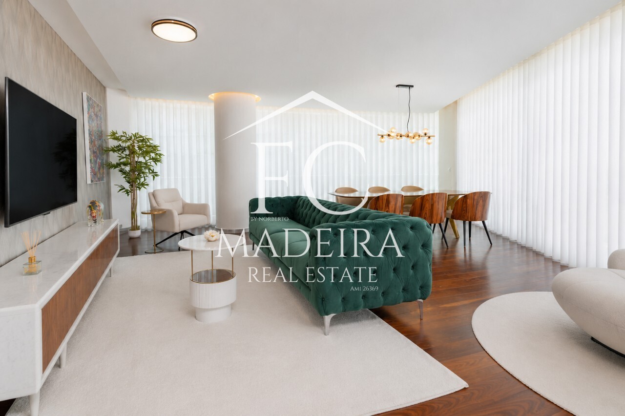 Apartamento T4 Mobilado com Garagem no Centro do Funchal